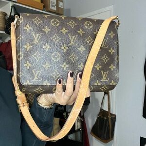 LV Musette